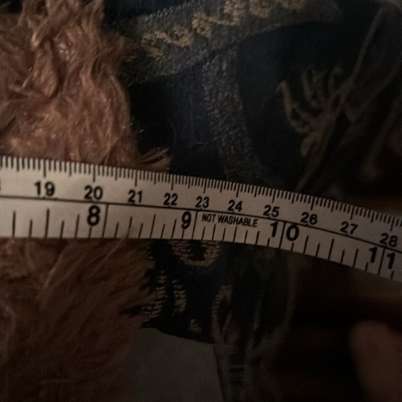 Luxurious soft faux fur feel brown throw blanket from Thro by Mario Lorenz - Picture 5 of 6